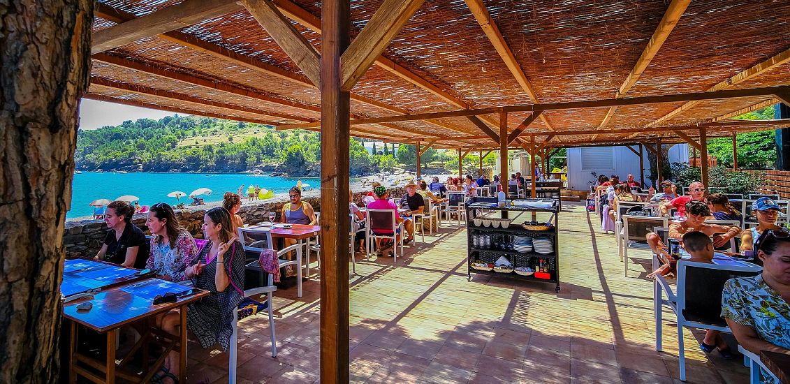 Terrace of Xiringuito de Cala Montjoi