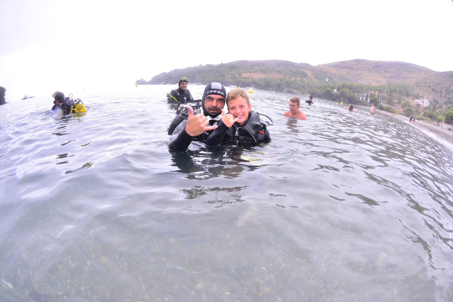 Try-dive with an instructor in Cala Montjoi