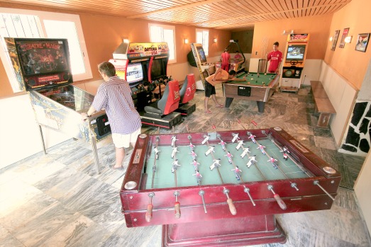 Sala Recreativos Cala Montjoi
